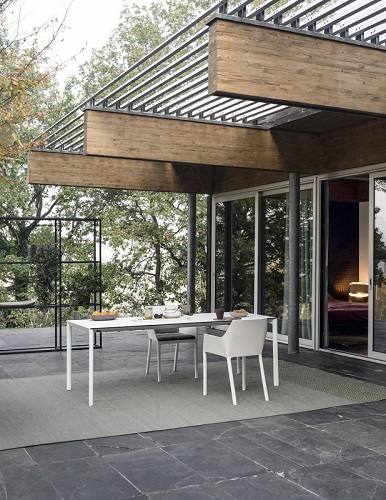 Table de repas extensible Kristalia en Fenix®, idéale pour un salon salle à manger moderne
